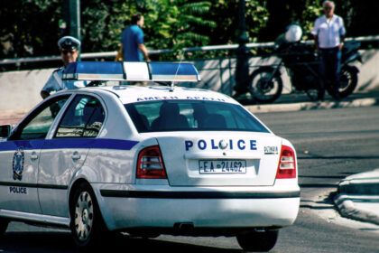 اعتقال ١٤ شخصاً و مصادرة ١٥٣ زجاجة مولوتوف ليلة عيد الفصح في أتيكا