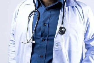 إلقاء القبض على طبيب في أومونيا بتهمة بيع وصفات طبية