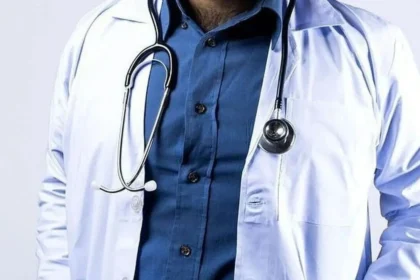 إلقاء القبض على طبيب في أومونيا بتهمة بيع وصفات طبية