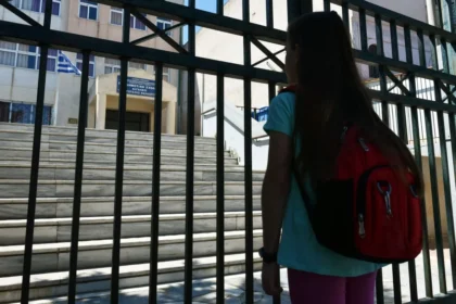 العودة إلى المدرسة يوم الاثنين: العطلة القادمة - متى تنتهي الدراسة؟