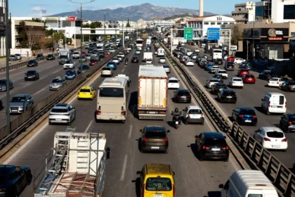 حركة المرور: ازدحام مروري ... كيلومترات في كيفيسوس بسبب حادثي سير - تأخيرات على طريق أتيكي أودوس