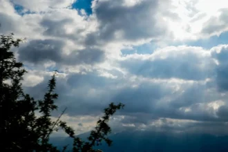 الطقس: زيادة في الغيوم و هطول أمطار محلية - انخفاض جديد في درجات الحرارة