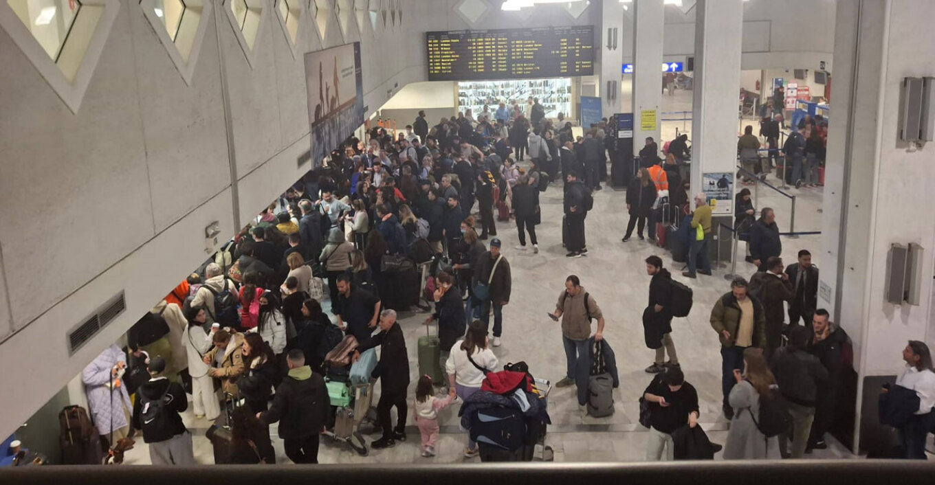 فوضى في مطار هيراكليون و إلغاء رحلات جوية و علق مسافرون بسبب الامطار و الغبار الأفريقي