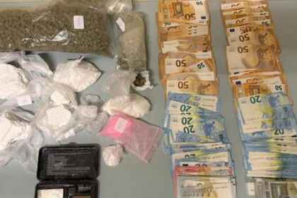 إلقاء القبض على تاجر مخدرات يبلغ من العمر ٢٨ عاماً في كيبسيلي و كان يمتلك منزلاً في المنطقة يتخذه مقراً له