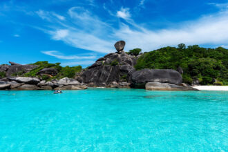 أفضل شواطئ العالم لعام ٢٠٢٦ و الشاطئ اليوناني ضمن القائمة بمناظره الخلابة