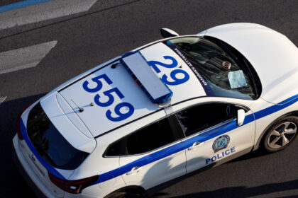 الأصفاد على ثلاثة أعضاء أتراك في منظمة إجرامية في أتيكا