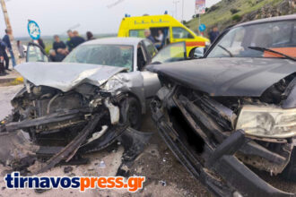 خمسة جرحى في حادث تصادم بين سيارتين على الطريق السريع الوطني لاريسا-كوزاني