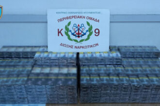 كشف كلب بوليسي عن مئات السجائر المهربة في شاحنة في إيغومينيتسا