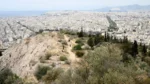 الطقس: صافٍ مع وجود غيوم متفرقة في معظم المناطق - حيث ستشهد بعض المناطق أمطاراً محلية
