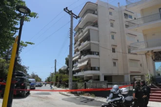 إيليوبولي: العثور على رسالة انتحار من قبل مراهقين يبلغان من العمر ١٧ عامًا سقطا من سطح مبنى