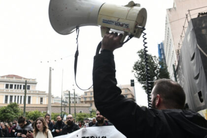 إضراب عام على مستوى البلاد يوم الأربعاء ٥/١٣ في القطاع العام، دليل مفصل - من سينزل إلى الشوارع و ماذا سيحدث للمدارس و وسائل النقل العام