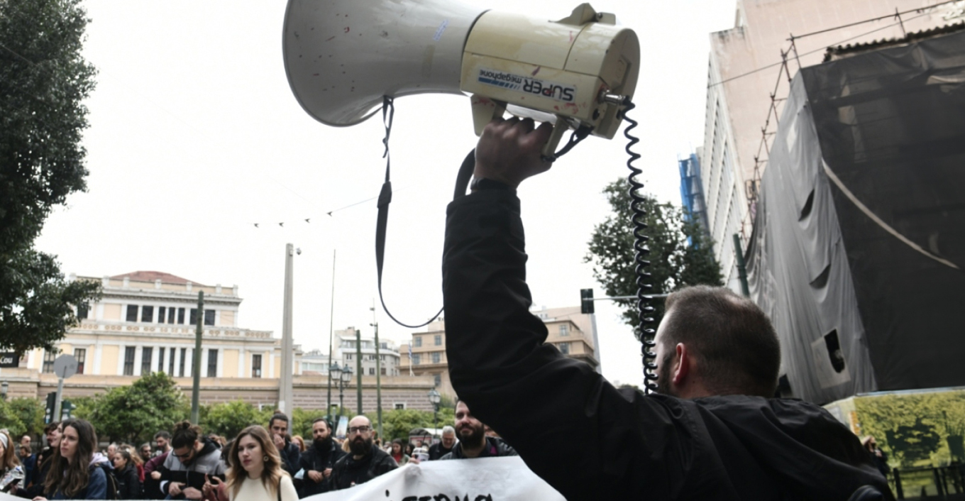إضراب عام على مستوى البلاد يوم الأربعاء ٥/١٣ في القطاع العام، دليل مفصل - من سينزل إلى الشوارع و ماذا سيحدث للمدارس و وسائل النقل العام