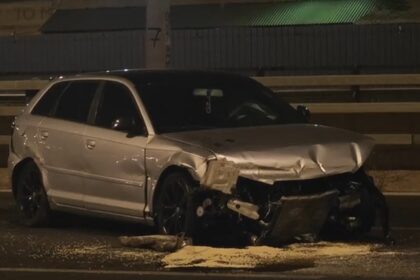 كيفيسوس: فقد السائق السيطرة على السيارة فسقط على الحاجز و اصطدم بسيارتين