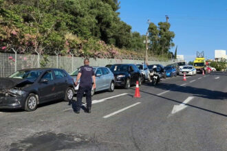 حادث تصادم سبع سيارات في كيفيسوس بالقرب من ليكوفريسي