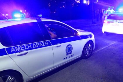 تفجير أجهزة الصراف الآلي في الساعات الأولى من الصباح في فيوتيا و استولى الجناة على خزنة تحتوي على ما يقرب من ١٠٠ ألف يورو