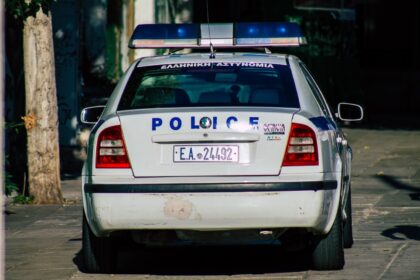 اعتقال شخصين بتهمة حيازة المخدرات في هيراكليون و ضبط أكثر من نصف كيلوغرام من القنب