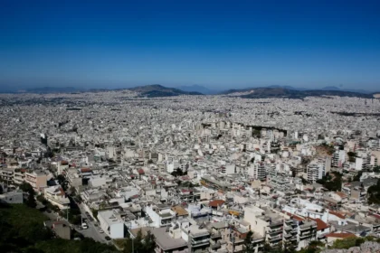 الطقس مستقر و ستصل درجة الحرارة إلى ٣٢ درجة مئوية في اتيكا