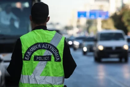 إلقاء القبض على ٢٧ سائقاً في الأسبوع الماضي في أتيكا عشرة منهم كانوا قد تناولوا الكحول