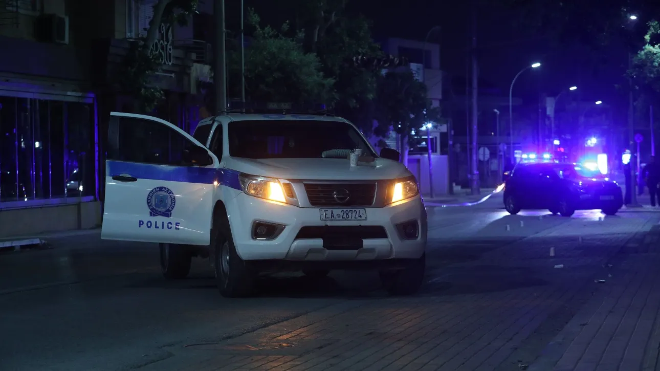 سالونيك: تقييد رجل يبلغ من العمر ٣٨ عامًا بالأصفاد أثناء قيادته شاحنة و هو في حالة سكر