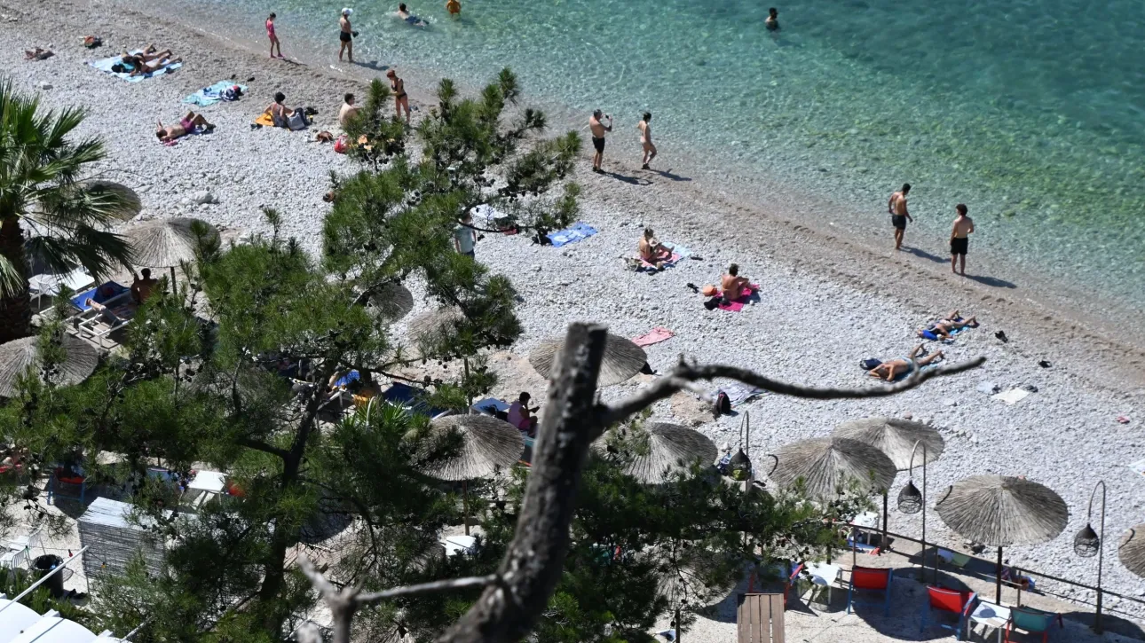 الطقس: حار، حيث تتراوح درجات الحرارة بين ٣٦ و ٣٧ درجة مئوية في العاصمه