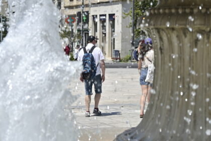الطقس: موجة حارة مصحوبة بالغبار قادمة ابتداءً من الأسبوع الجديد و ستصل درجة الحرارة إلى ٣٩ درجة مئوية