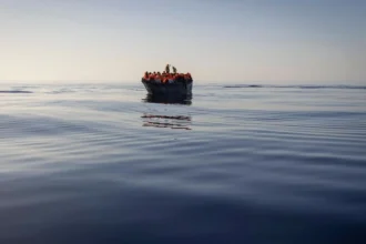 إنقاذ ٣٢ مهاجراً جنوب غرب تايناروس - و يجري نقلهم إلى ميناء كالاماتا