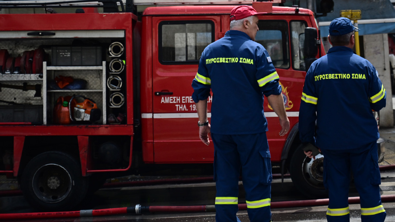 اعتقال شخصين بتهمة إشعال حريق في زاكينثوس و شخصين آخرين بتهمة إشعال النار في أماكن الشواء في أتيكا و ليسفوس