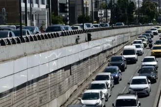 حركة المرور: كيفيسوس باللون الأحمر - سرعات منخفضة في وسط المدينة و أتيكي أودوس