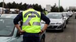 تعطل حركة المرور على شارع ماراثون بعد انقلاب مركبة