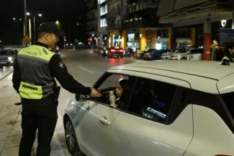 أتيكا: اعتقال تسعة سائقين بتهمة تناول الكحول - تأكيد أكثر من ٧٧٠٠ مخالفة