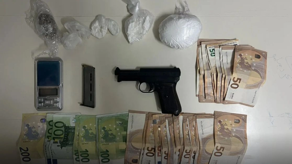 أغيوس بانتيليموناس: اعتقال شخصين بتهمة تهريب الكوكايين في وسط أثينا