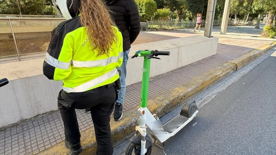 تفتيش متواصل من قبل شرطة المرور على الدراجات الكهربائية - أكثر من ١٠٥ مخالفات خلال ٢٤ ساعة