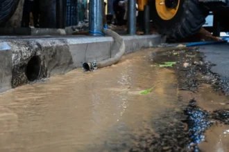 تعطل حركة المرور في ماروسي - انفجار أنبوب مياه