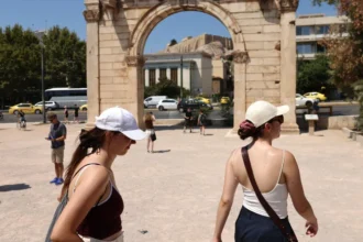 الطقس: مشمس مع غبار أفريقي و تصل درجات الحرارة إلى ٣٧ درجة في اتيكا