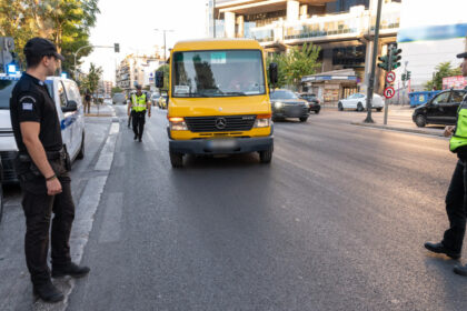 أجرت شرطة المرور أكثر من ٢٠٠٠ عملية تفتيش على حافلات المدارس في يوم واحد و سجلت أكثر من ٤٠٠ مخالفة