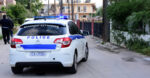 ألقت الشرطة القبض على زوجين بتهمة الاعتداء على رجل يبلغ من العمر ٧٤ عامًا وسرقة سلسلة ذهبية من رقبته في أغيوس بانتيليموناس
