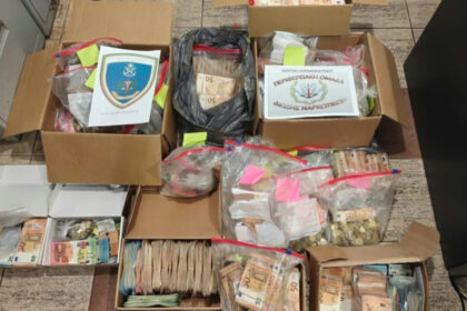 اعتقال شخصين بتهمة تهريب المخدرات في بيرايوس و رودس و مصادرة ما يقارب مليون يورو