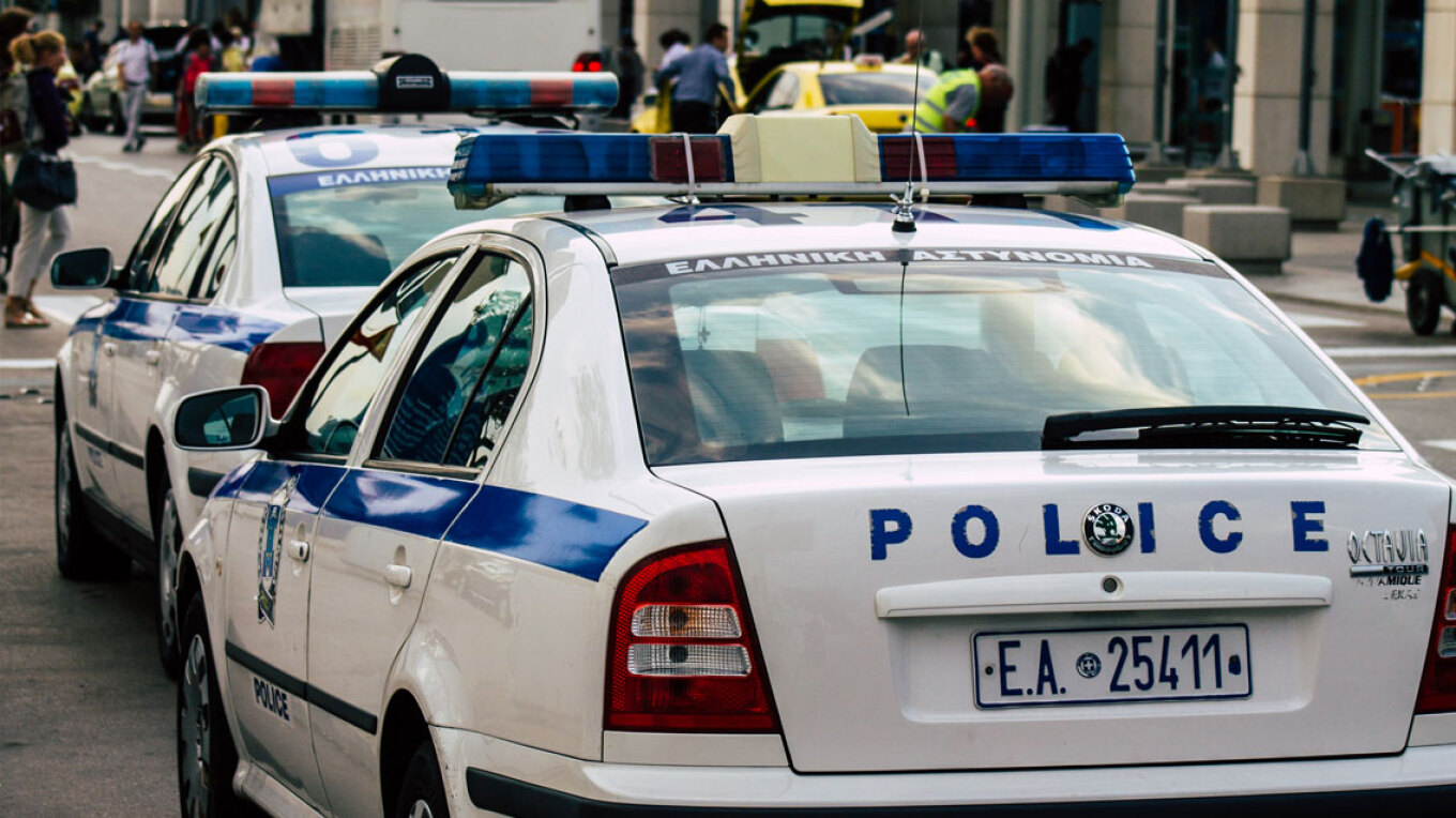 إلقاء القبض على شابين بتهمة حيازة المخدرات في ريثيمنو و مصادرة الكوكايين و مبالغ نقدية و سيارة