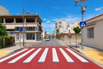 ٨٤٣ معبراً ذكياً للمشاة خارج الوحدات المدرسية في ١٠٧ بلديات