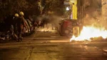 حوادث في إكسارخيا عند الفجر: حرائق في حاويات القمامة و هجوم بالحجارة على رجال الإطفاء - اعتقال شخصين