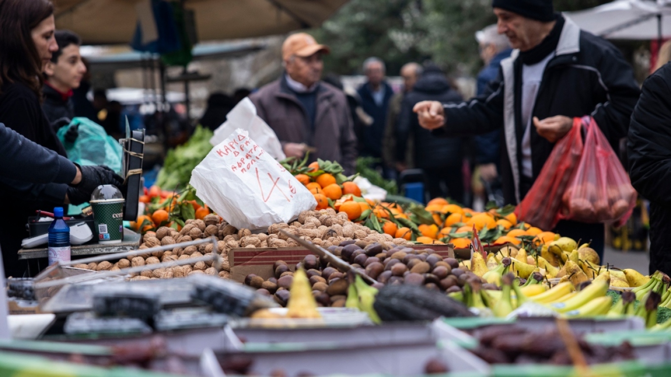 ما الذي يتغير في أسواق المزارعين: العمل في فترة ما بعد الظهر و التصاريح و مواقع البائعين