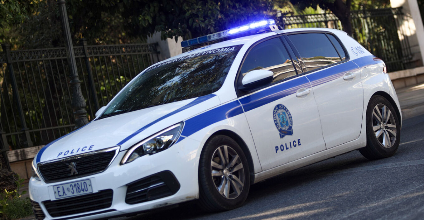 إلقاء القبض على رجل يبلغ من العمر ٣٣ عامًا بعد أن قام بسرقة محطة وقود في باليو فاليرو باستخدام مسدس و حبس الموظف في الداخل